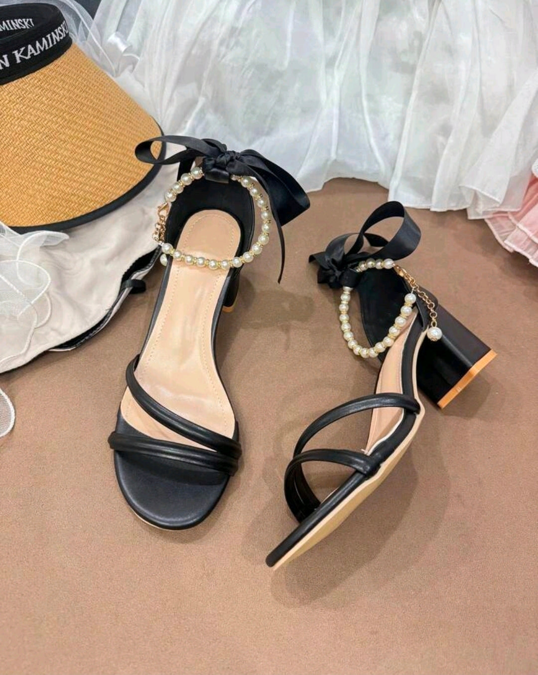 Sandalias de tiras negras